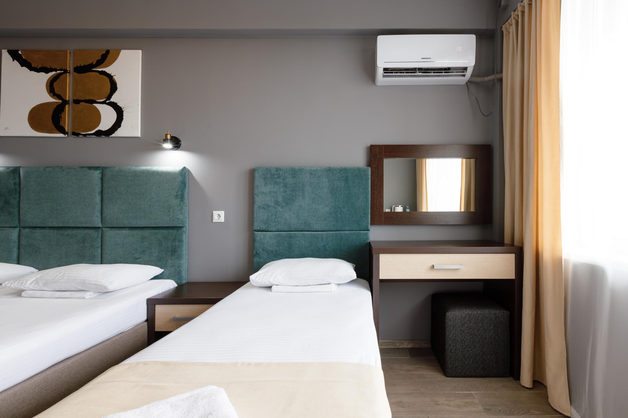 Фото Современник