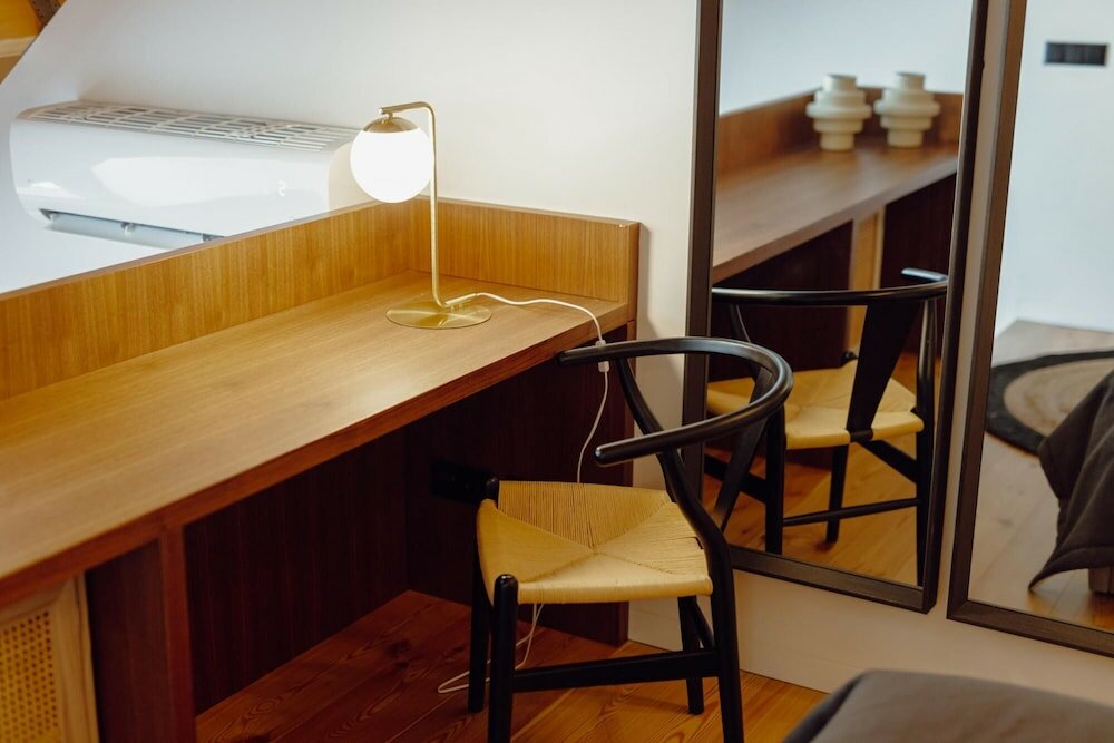 Фото Elegant Downtown Apartment