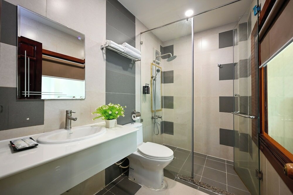 Фото Red Sun Airport Saigon Hotel