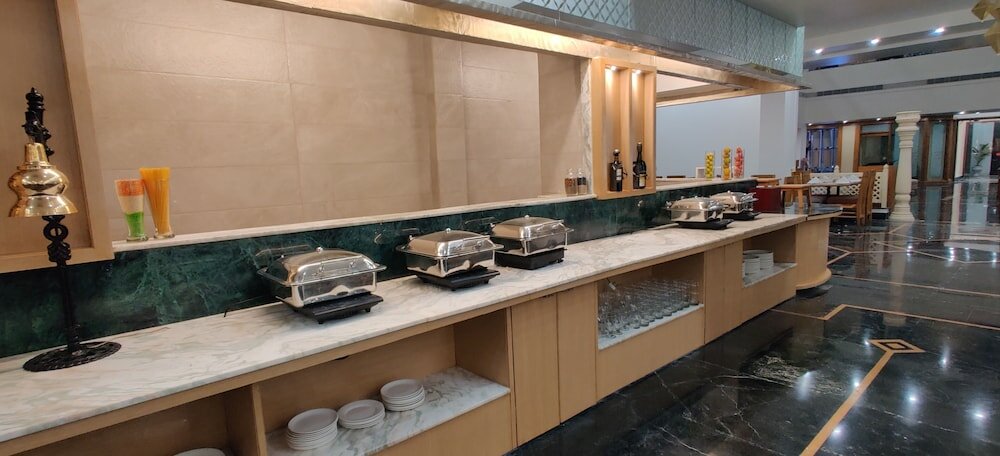 Фото Radiant Globus Hotel