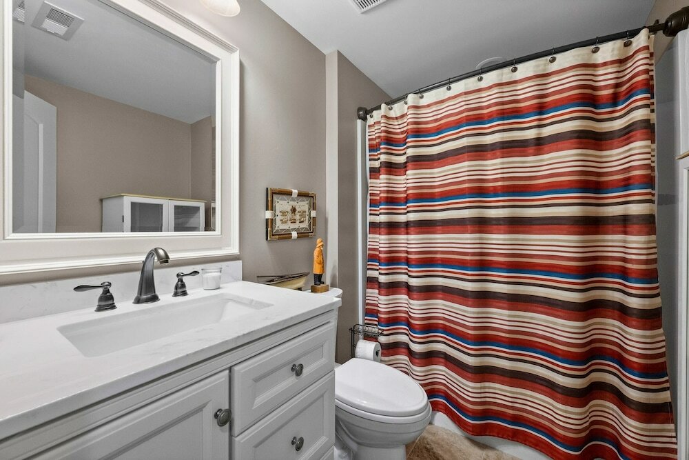 Фото Lake Living by Avantstay Sleeps 22 + Dock, Pool