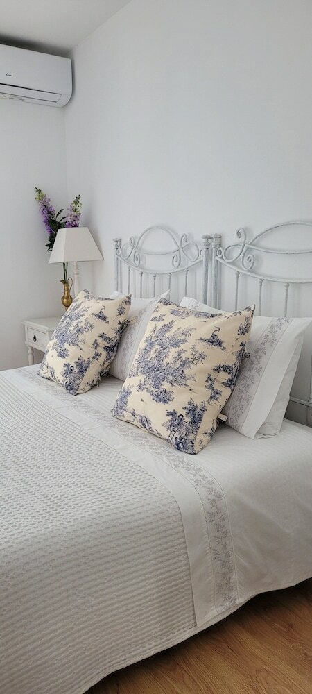 Фото Red House by the River