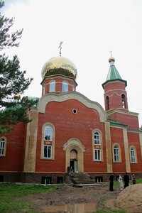 Храм Трех Святителей (selo Nizhnyaya Omka, ulitsa Lenina, 93) ، كنيسة أرثوذكسية