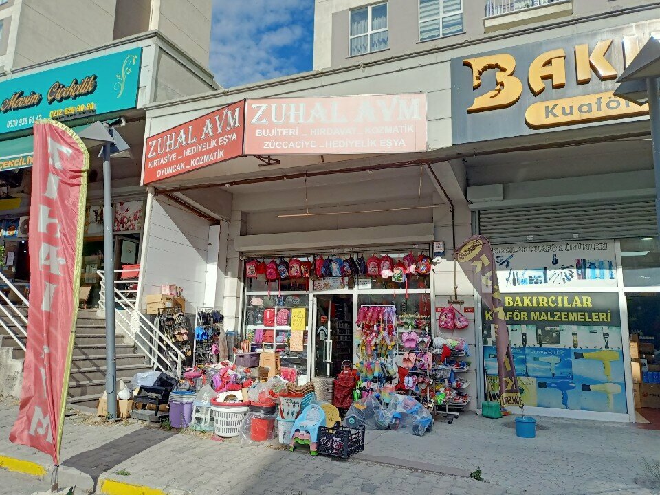 متجر أدوات مكتبية Zuhal Shopping Mall Stationery ، اسطنبول، صورة