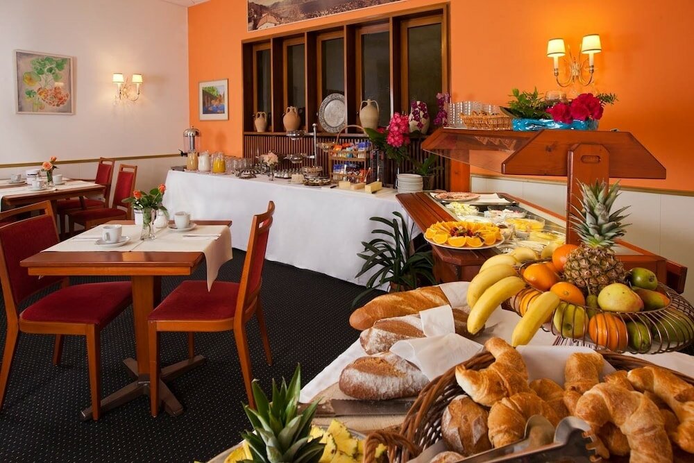 Фото Hotel La Perla