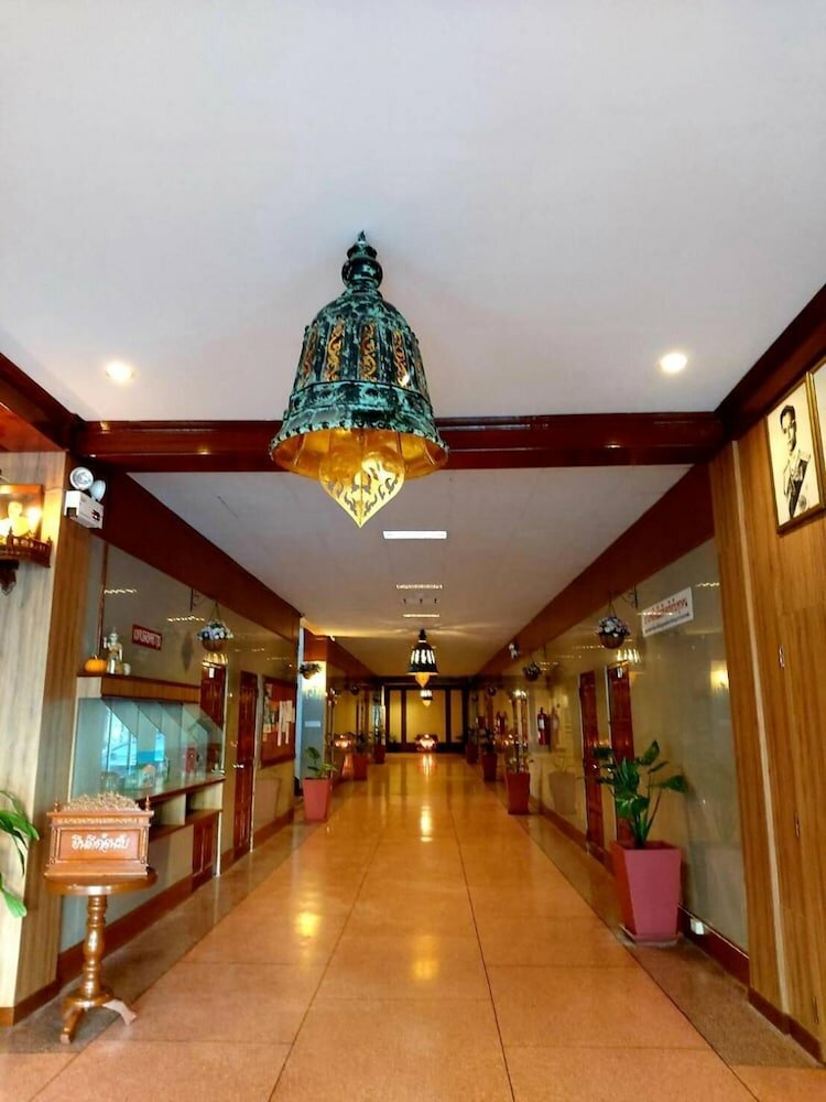 Фото Suriwong Chumphon Hotel