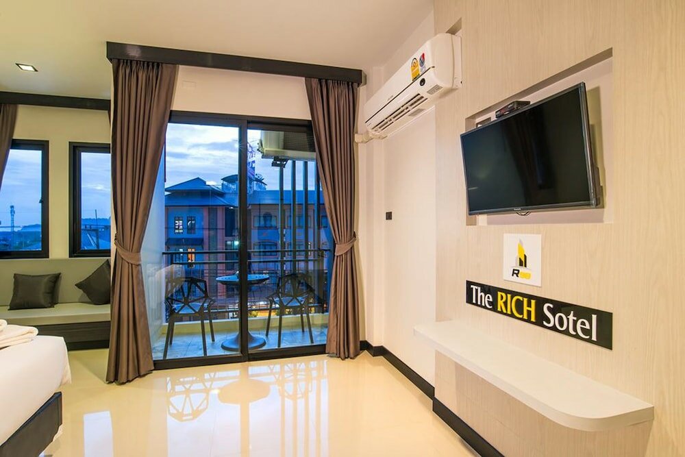 Фото The Rich Sotel