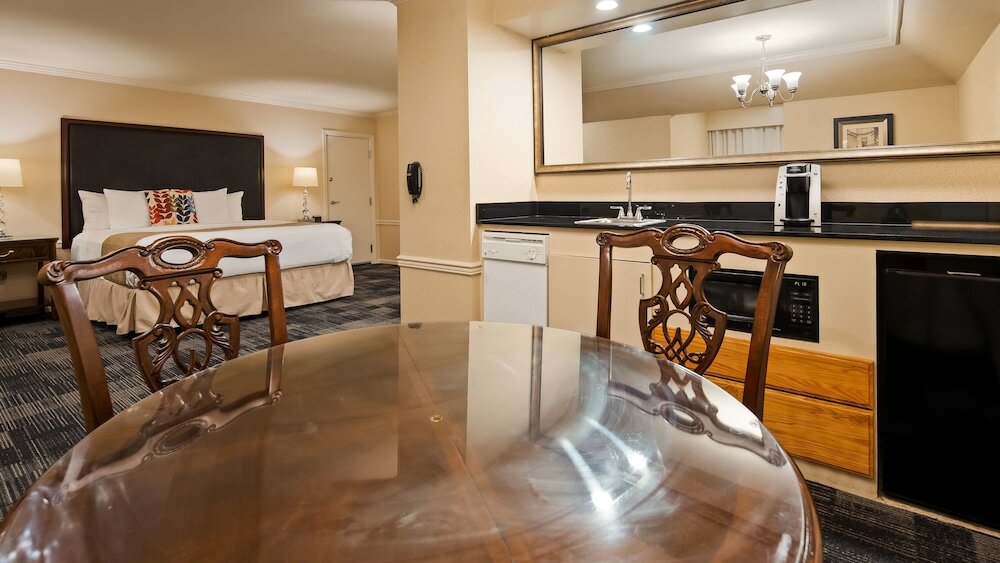Фото Wingate by Wyndham Bellingham Heritage Inn