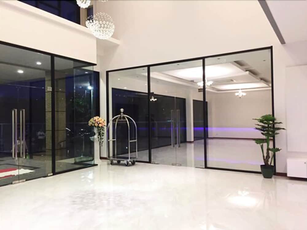 Фото Orchid Riverview Hotel