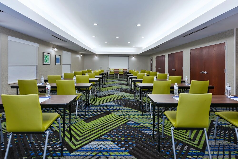 Фото Holiday Inn Express Hotel & Suites Dayton South Franklin, an Ihg Hotel