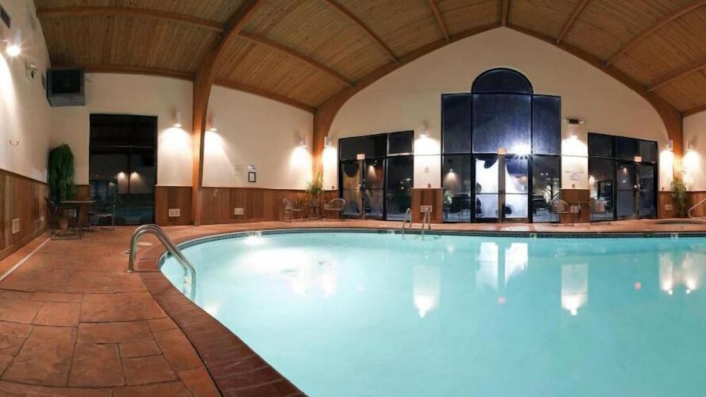 Фото Holiday Inn Express & Suites Harrison