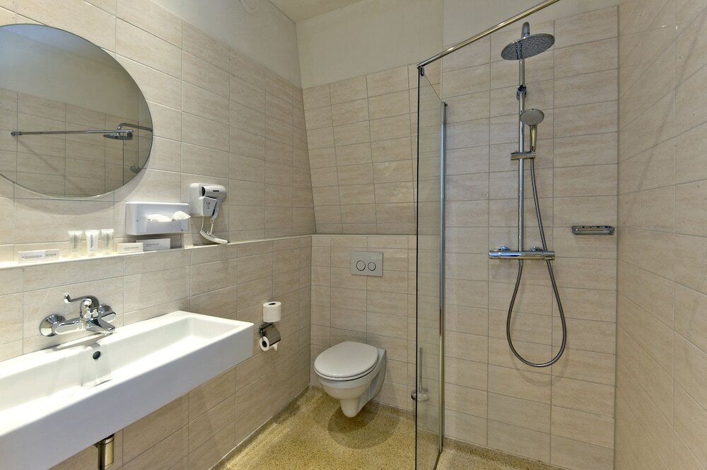 Фото Ambassador City Centre Hotel