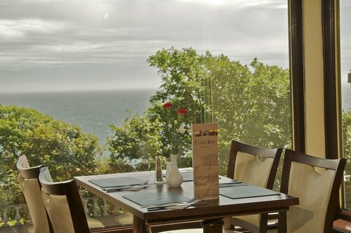 Гостиница Cove Bay Hotel