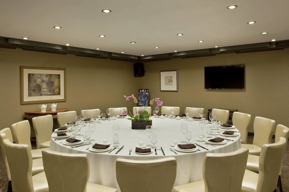 Фото Sheraton LaGuardia East Hotel