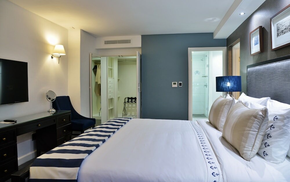 Фото The Commodore