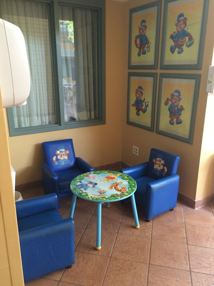 Фото Travelodge by Wyndham Winnipeg East