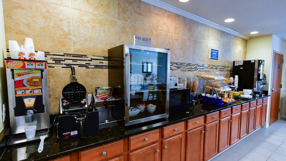 Фото Days Inn by Wyndham Burlington East