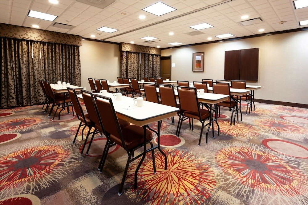 Фото Holiday Inn Express Hotel & Suites - Cheyenne, an Ihg Hotel