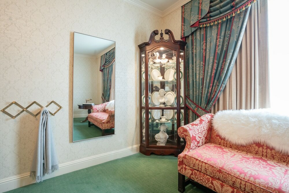 Фото Bristol Hotel, Boutique Collection
