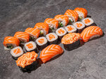 Rockandrollsushi Суши-бар (Altufyevskoye Highway, 2) ، متجر السوشي واللفائف