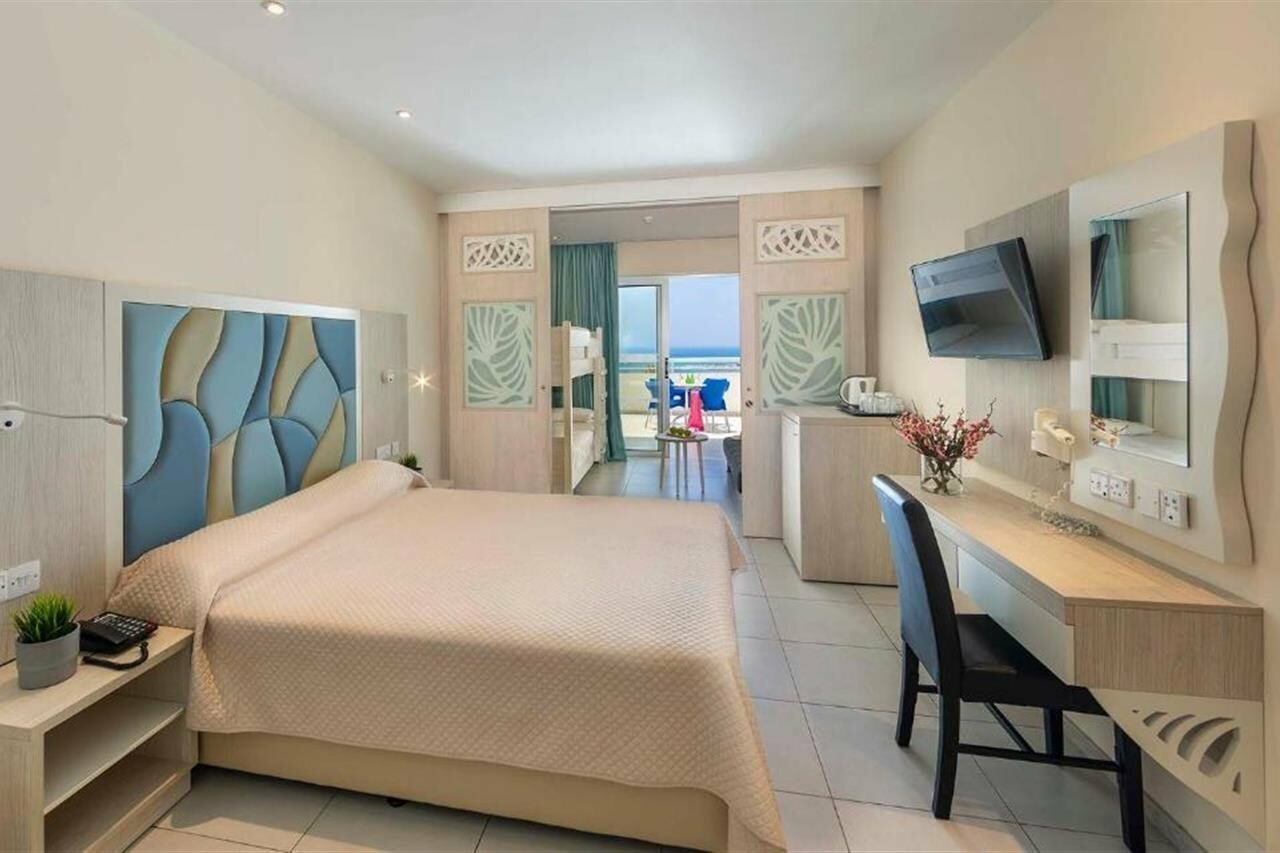 Фото Tofinis Hotel