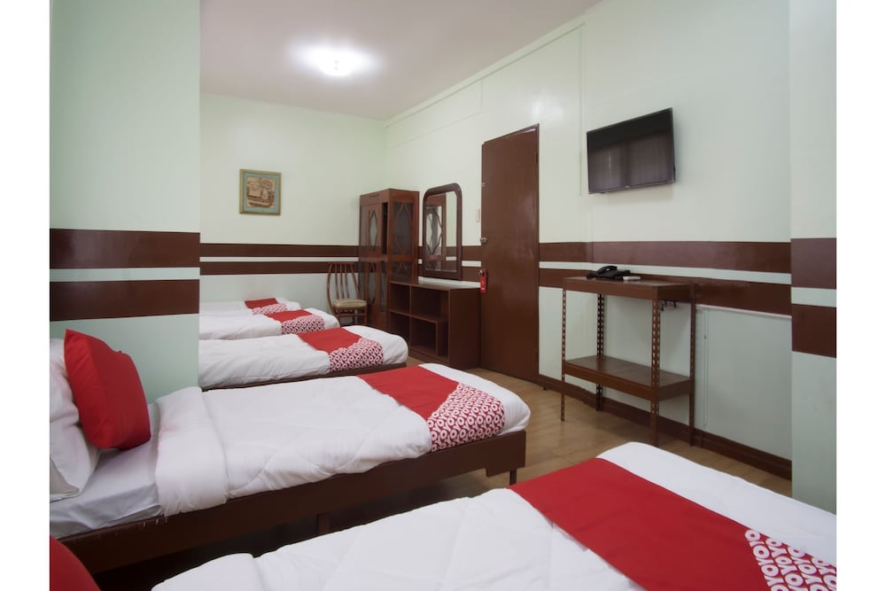 Фото Oyo 130 Jy Crown Palace - Hostel
