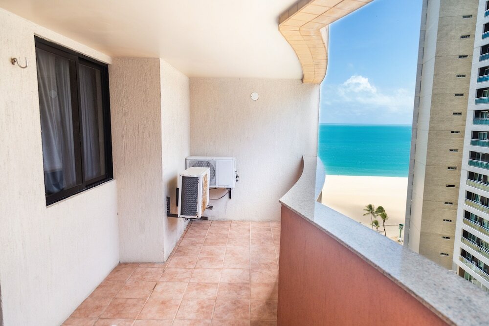 Фото Plaza Praia Suites