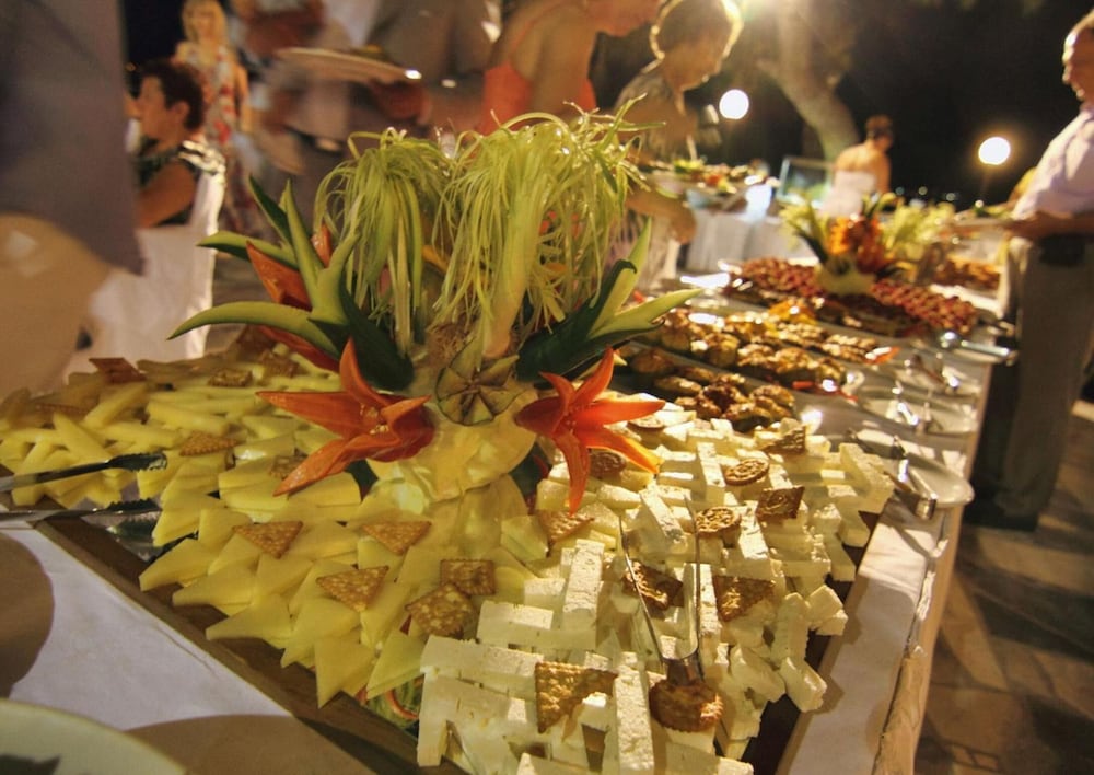 Фото Mytilana Village Hotel