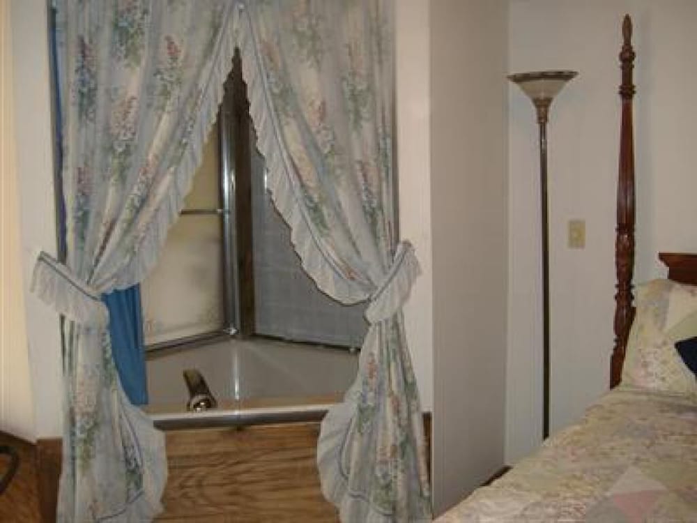 Фото Sturbridge Country Inn