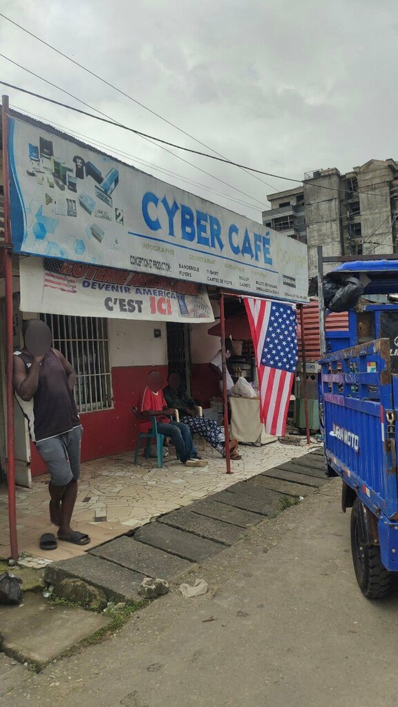 Internet cafe Cyber Cafe, Douala, photo