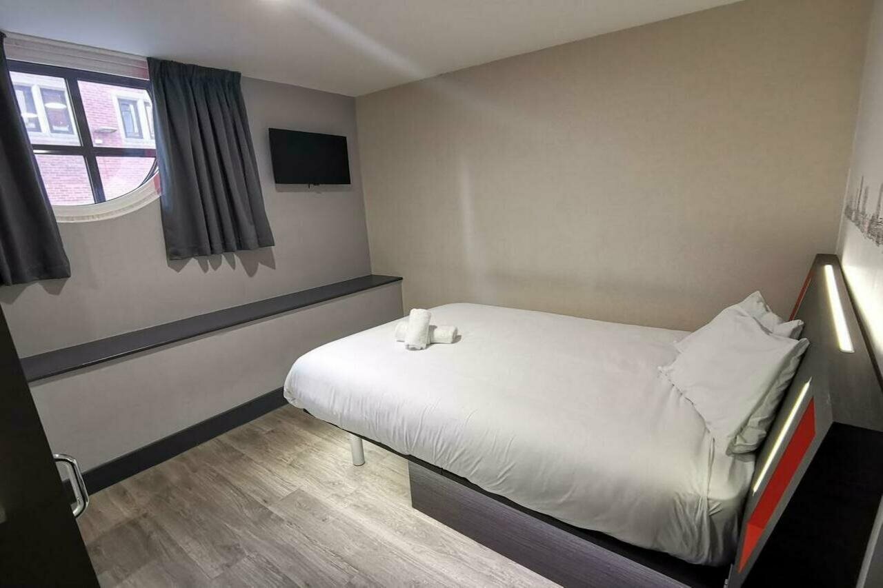 Фото EasyHotel Cardiff