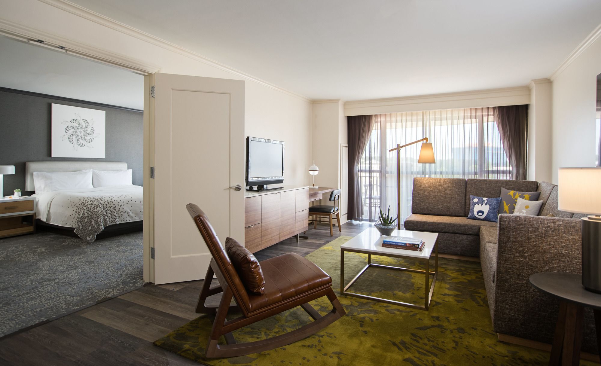 Фото Renaissance Raleigh North Hills Hotel