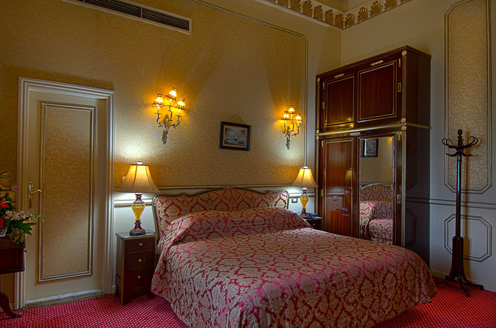 Фото Paradise Inn Le Metropole Hotel