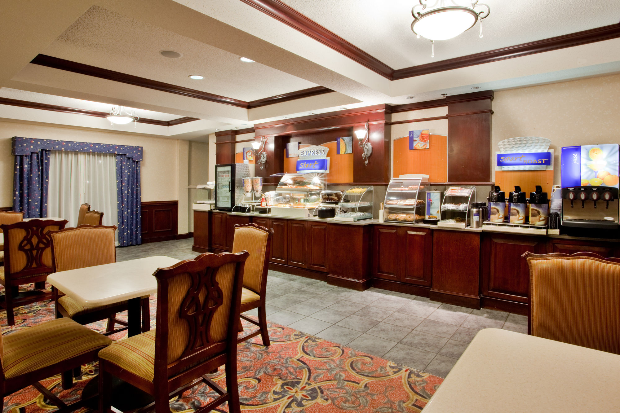 Фото Holiday Inn Express Hotel & Suites Chesapeake, an Ihg Hotel