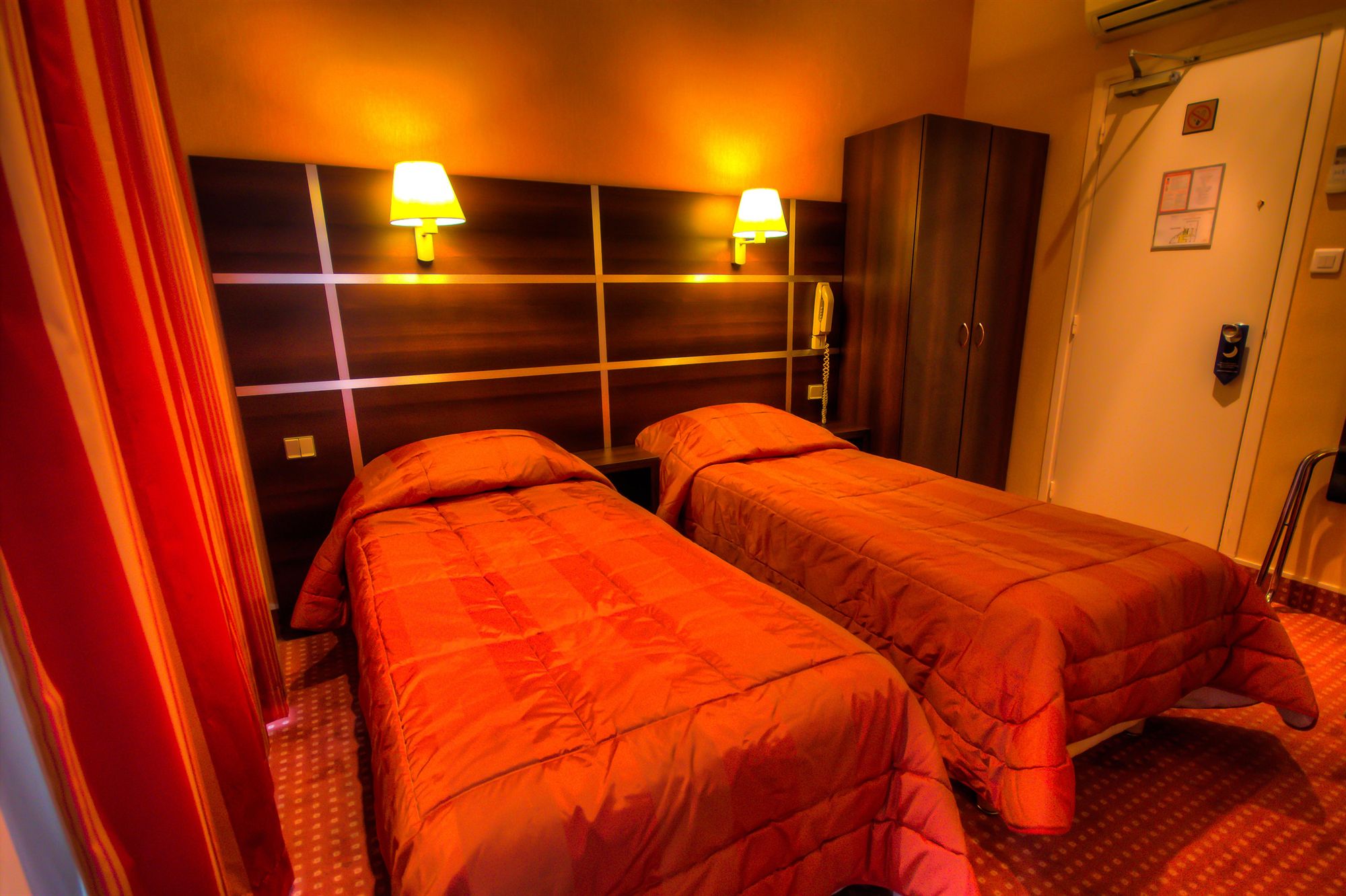 Фото Hotel Des Trois Gares