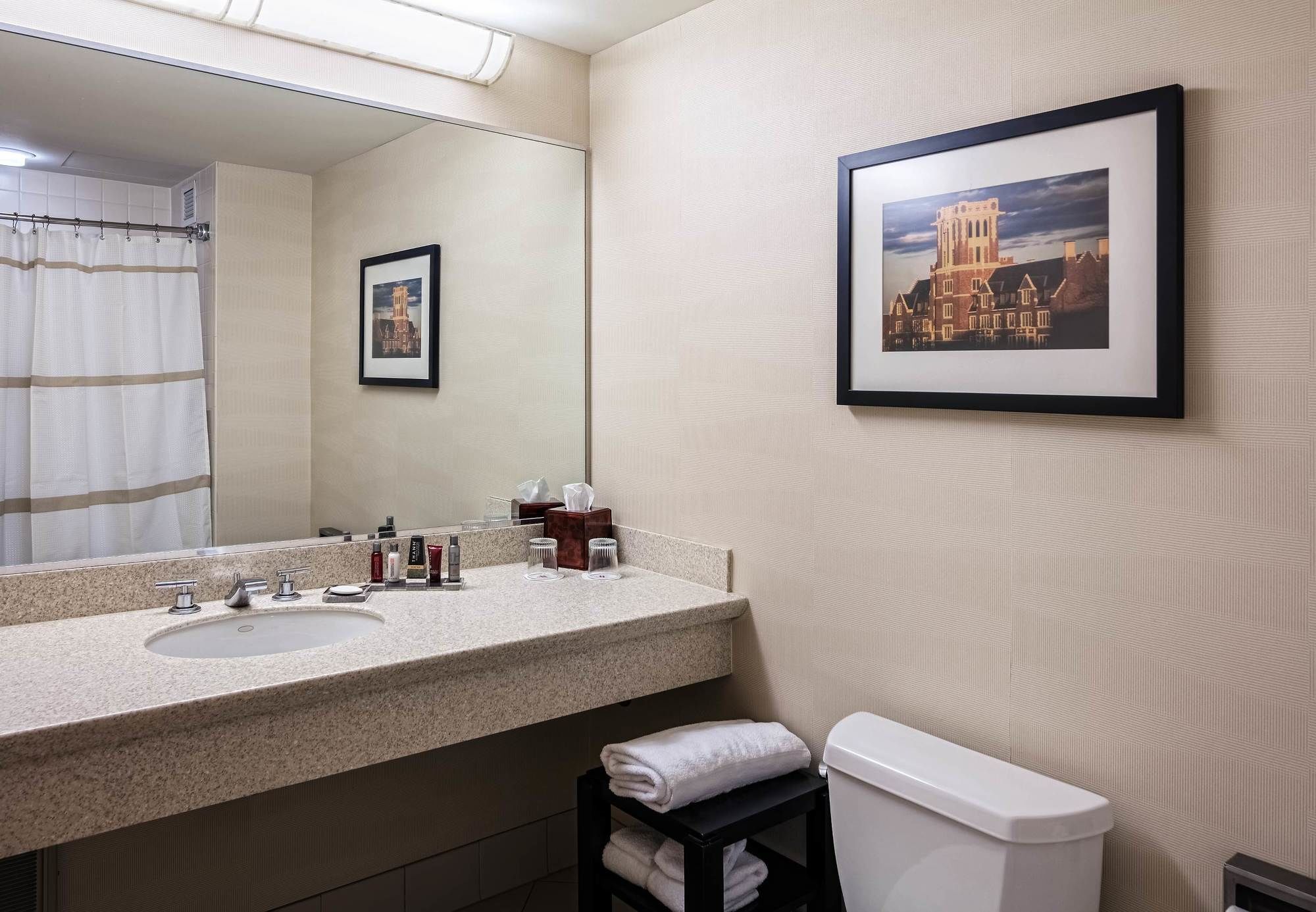 Фото Graduate Cincinnati