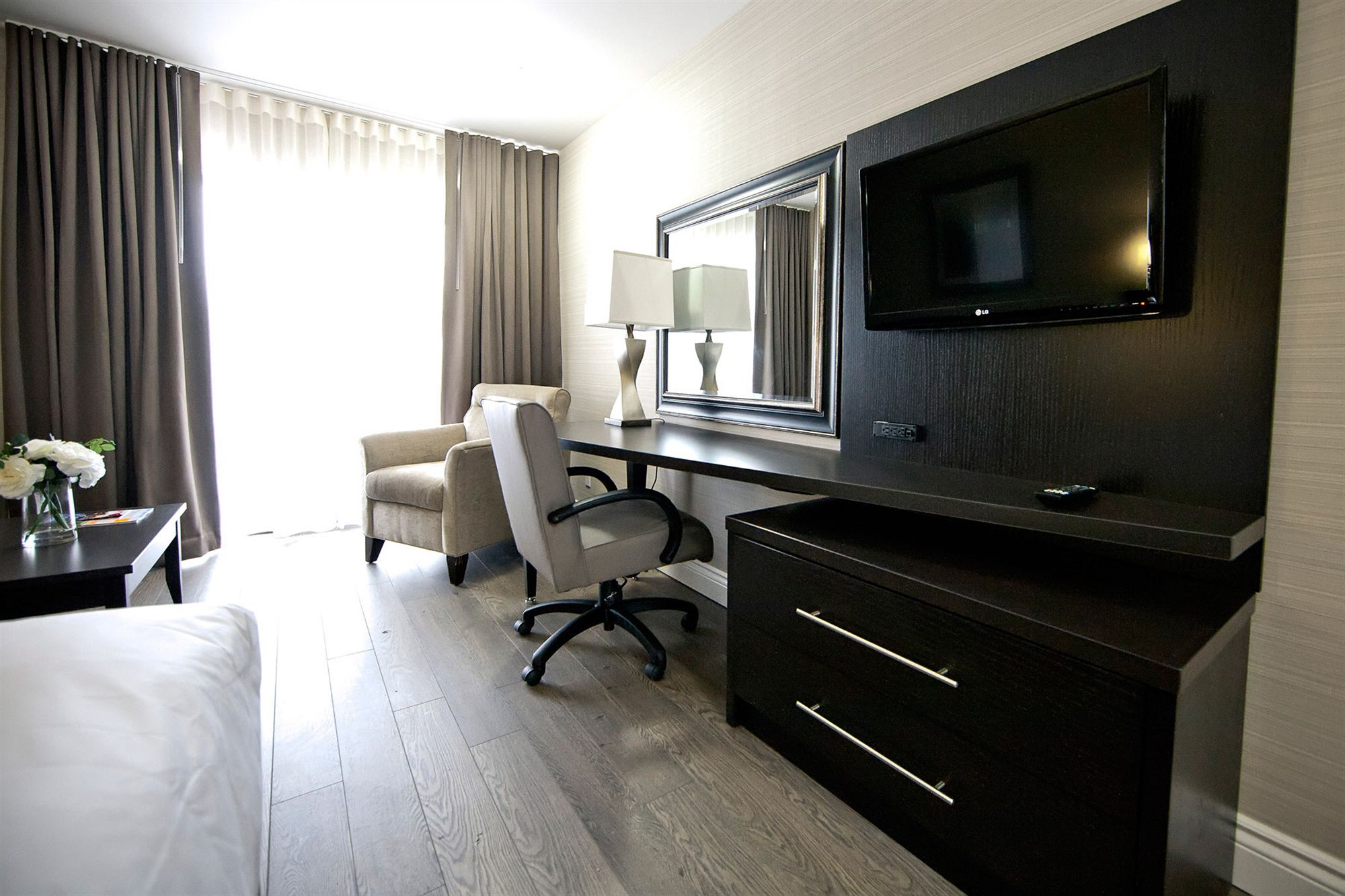 Фото Ramada by Wyndham Ottawa On The Rideau