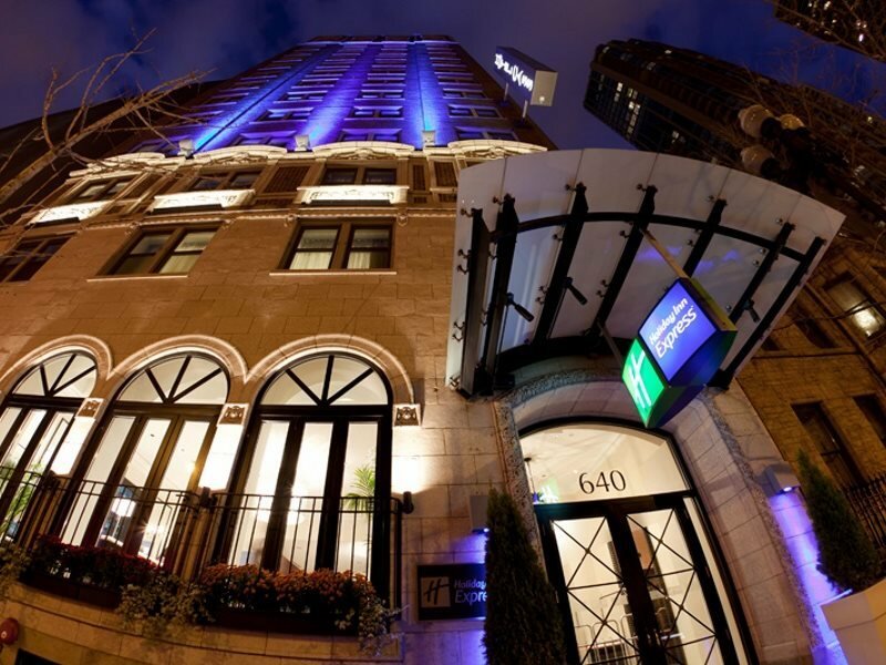 Фото Holiday Inn Express Chicago - Magnificent Mile, an Ihg Hotel