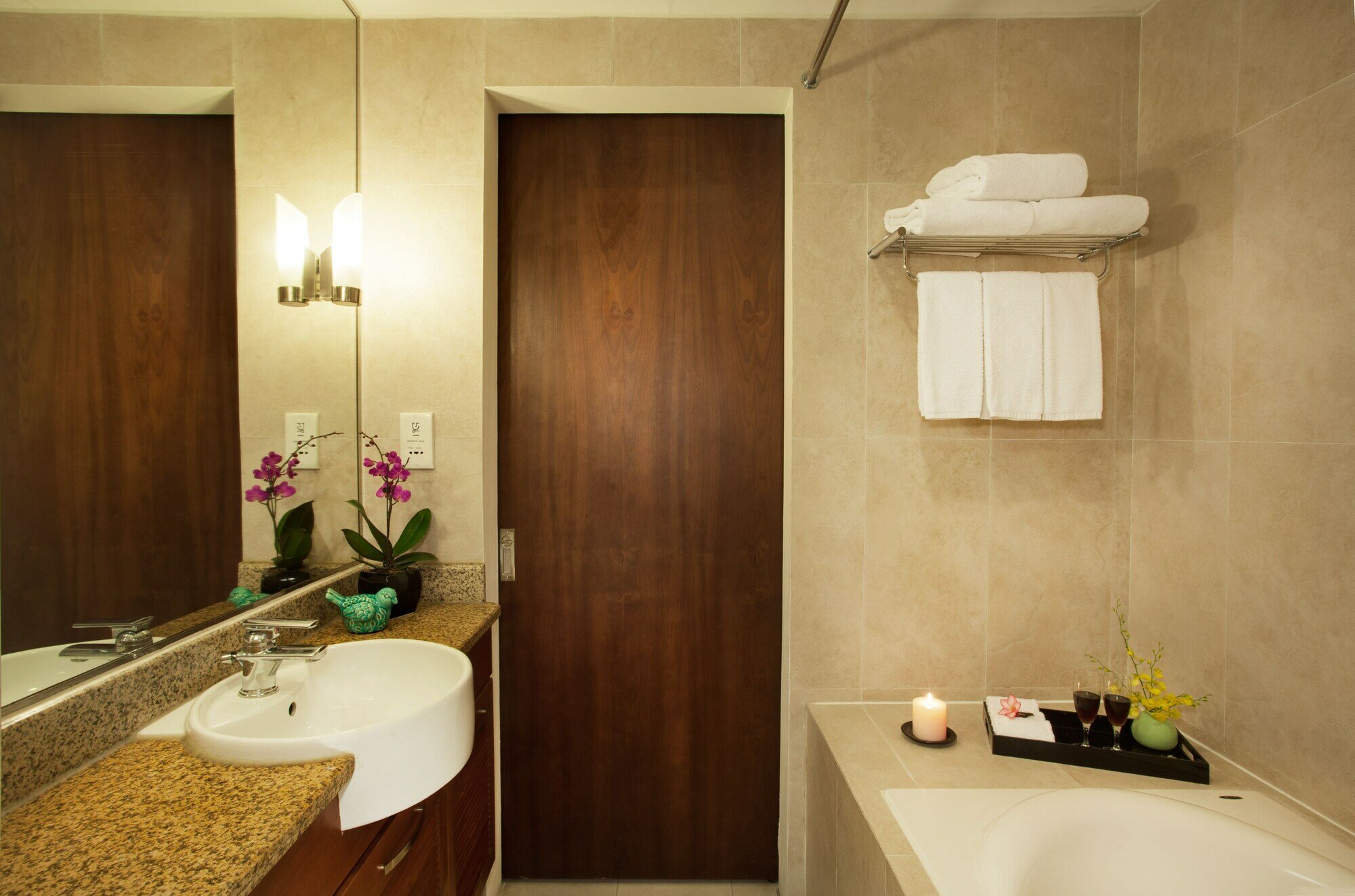 Фото Somerset West Lake Hanoi