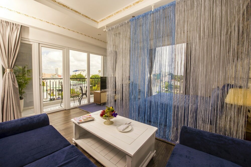 Фото Golden Crown Hotel