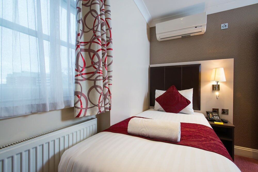 Фото Best Western Buckingham Palace Rd