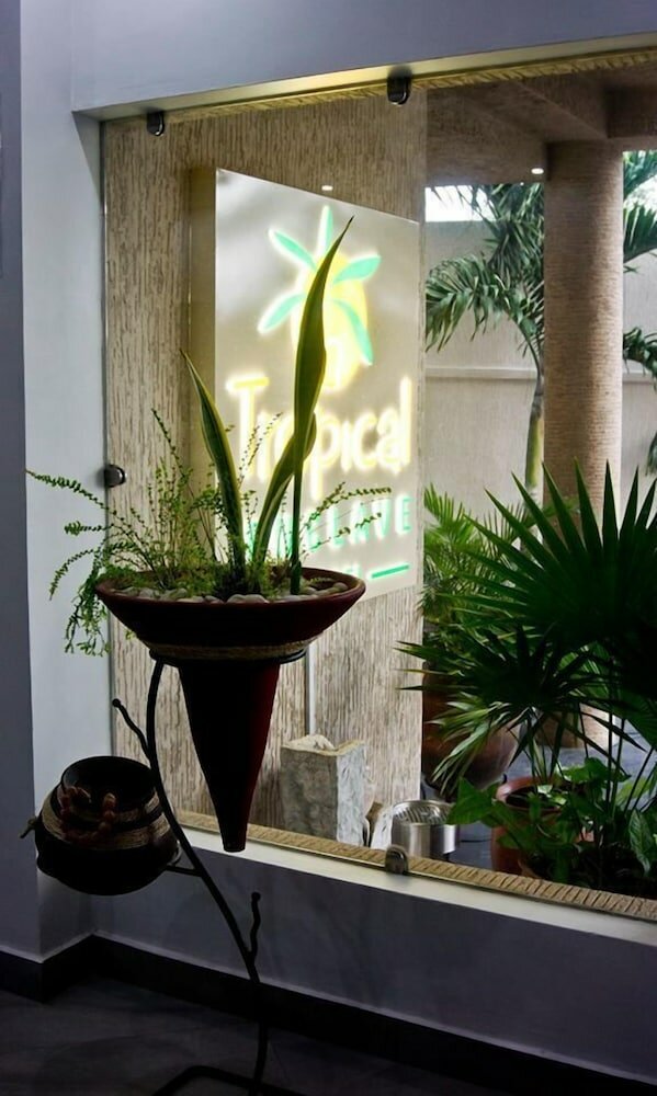 Фото Tropical Enclave Hotel
