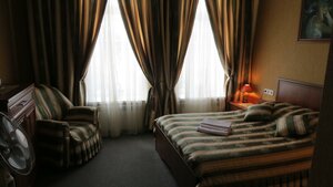 Esmerald Hotel (posyolok gorodskogo tipa Malysheva, Sovetskaya ulitsa, 8), hotel
