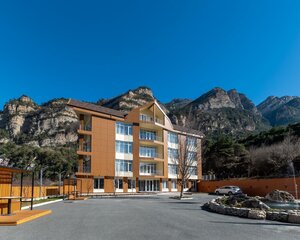 Khares (Republic of Severnaya Ossetia-Alania, Irafsky District, selo Nizhniy Zadalesk), hotel