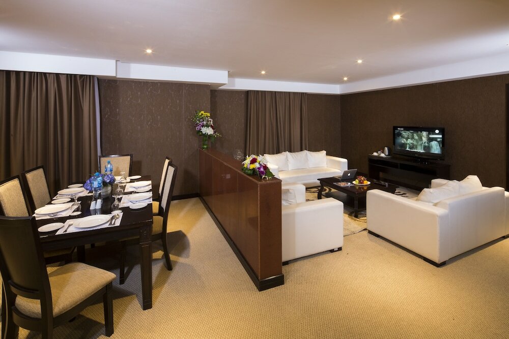 Фото Monroe Hotel & Suites