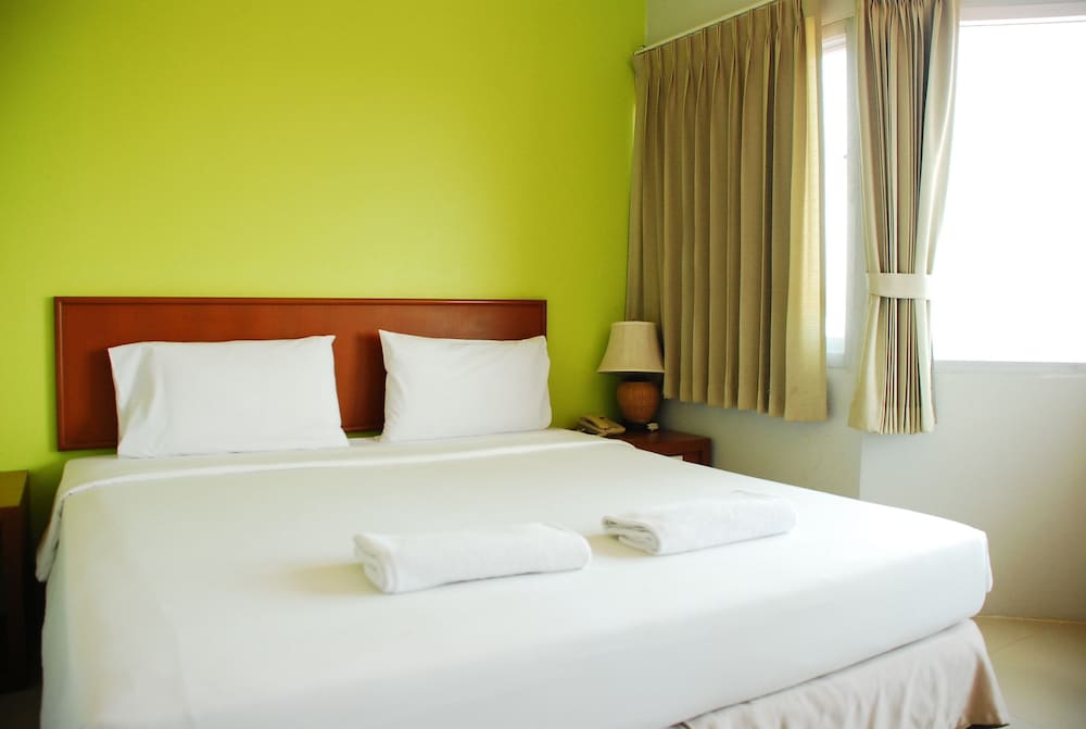 Фото Prachuap Beach Hotel