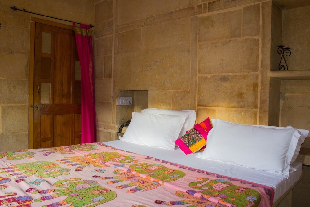 Фото Hotel Shahi Palace