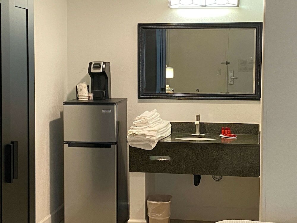 Фото SureStay Plus Hotel by Best Western Scottsdale North