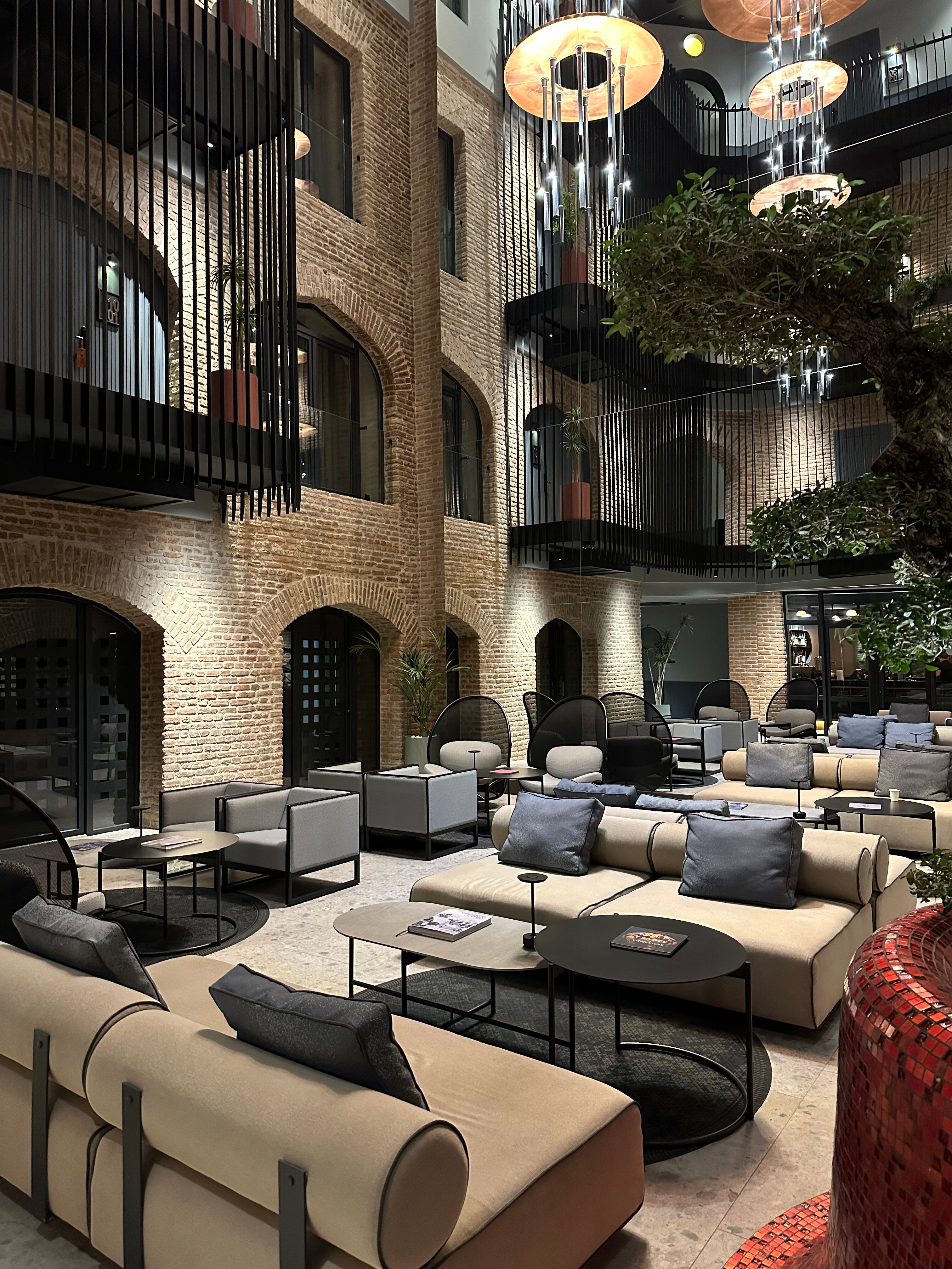 Фото Qarvasla Hotel