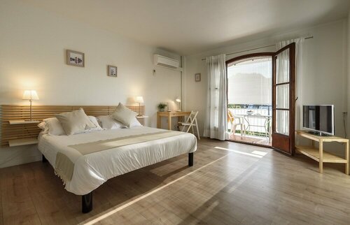 Внешний вид отеля Hotel & Studios Astor в Антибе, фото 2